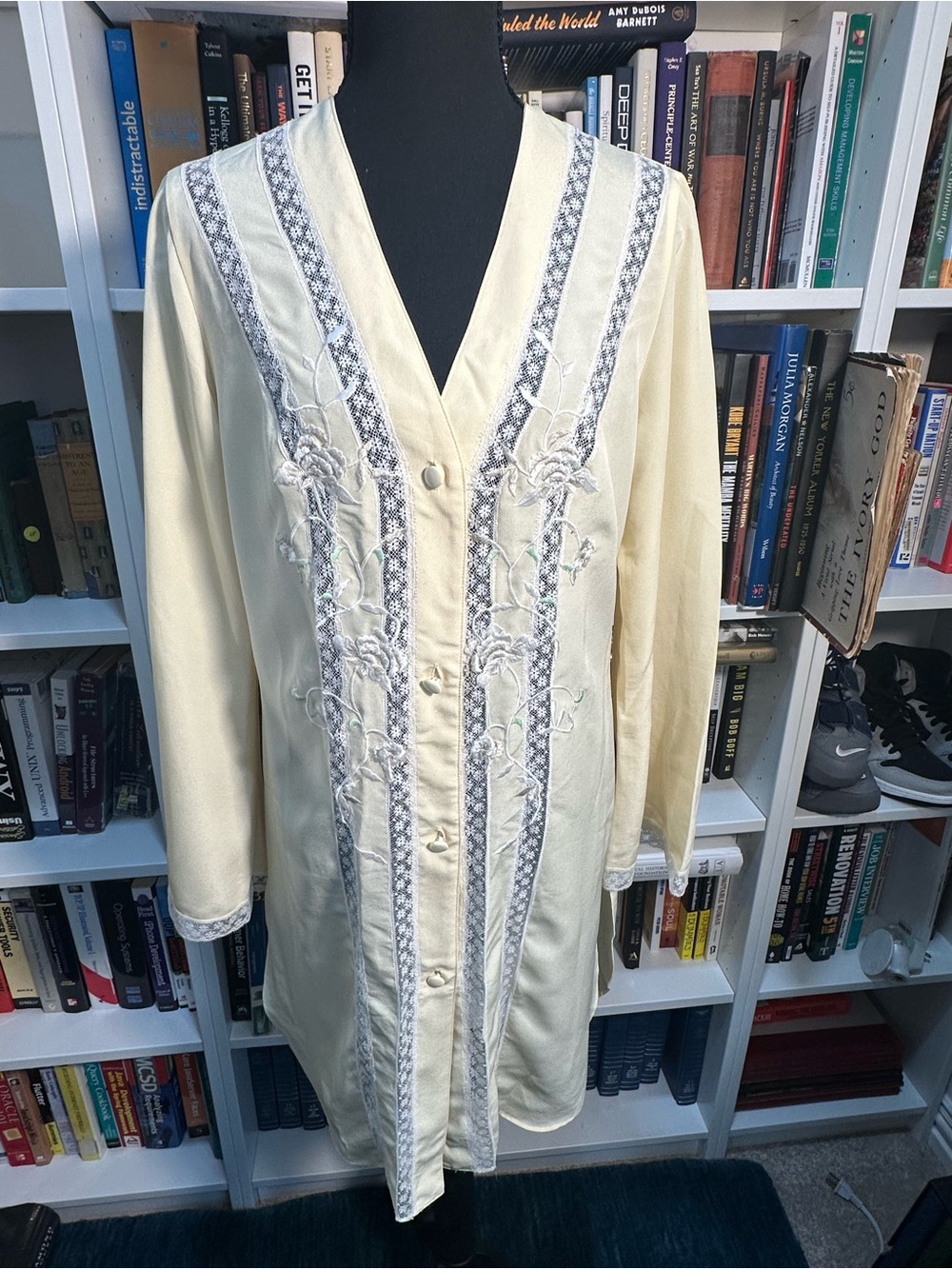 Natori Cream Embroidered Button-Front Gown - Size Small